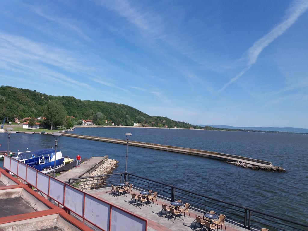 Zlatna Ribica Lägenhet Golubac Exteriör bild