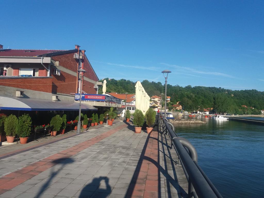Zlatna Ribica Lägenhet Golubac Exteriör bild